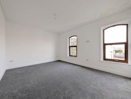 5 bedroom detached house to rent - Photo 2
