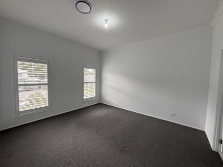 Modern Home located in Huntingdale Park Estate - Photo 3