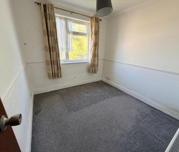 4 bedroom semi-detached house to rent - Photo 3