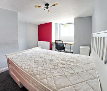4 bedroom terraced house to rent - Photo 5
