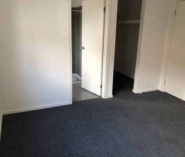 Sunny Spacious 4 Bedroom Home - Break Lease - Photo 2