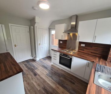 3 bedroom semi-detached house to rent - Photo 6