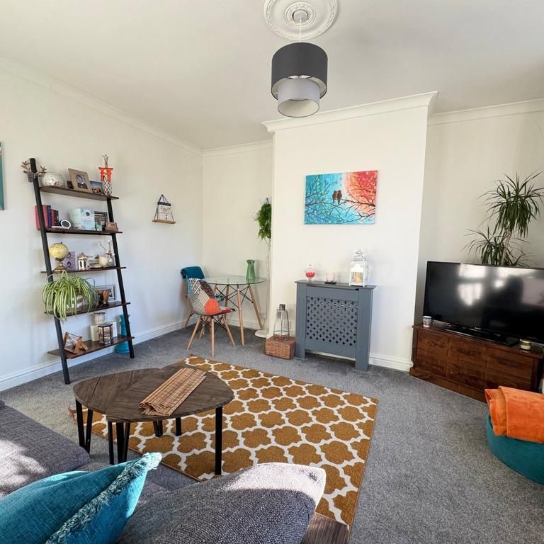 3 bedroom semi-detached house to rent - Photo 1