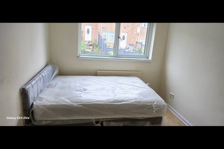 3 Bed Terraced House, Cottingley Gardens, LS11 - Photo 4