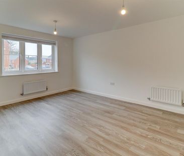 4 BED Detached house To rent - Photo 1