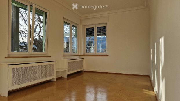 Grosszügige 3.5-Zimmer-Wohnung mit gedeckter Terrasse in Zürich Wollishofen - Photo 1