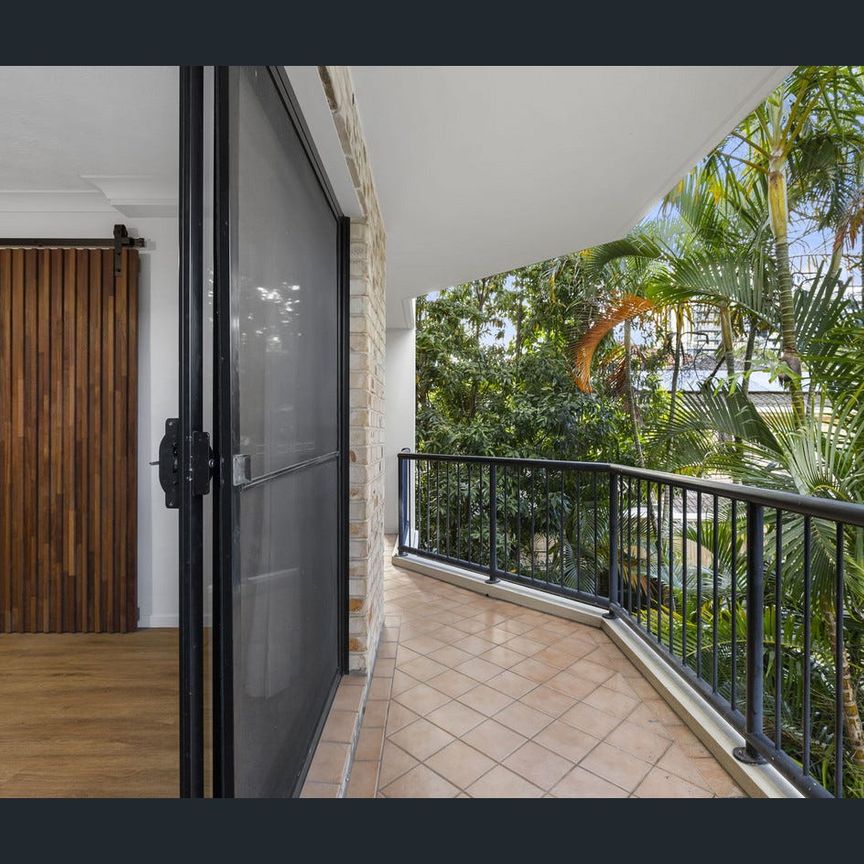 Stylish Renovated 1-Bedroom Unit in Central Southport - Photo 1