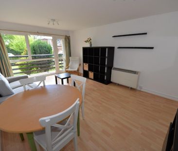 2 bedroom flat to rent - Photo 2