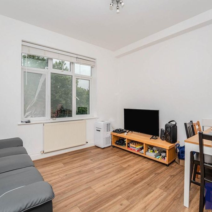 3 bedroom flat to rent - Photo 1