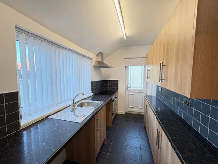 2 bedroom terraced house to rent - Photo 4