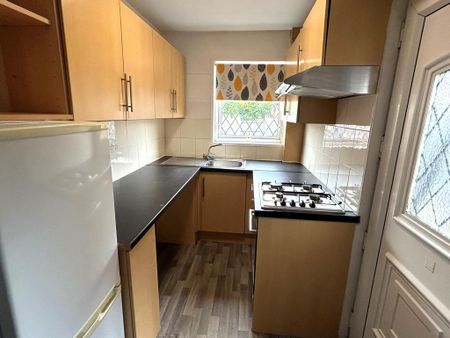 2 bedroom semi-detached house to rent - Photo 5