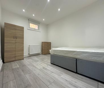 House in Wood Green - Photo 2