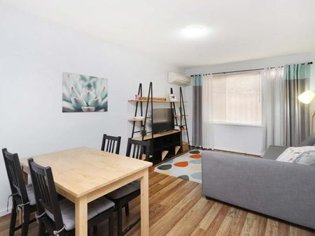 Light-Filled Ground Floor Apartment in Prime Location - Photo 3