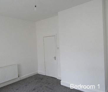 3 bedroom end of terrace house to rent - Photo 2