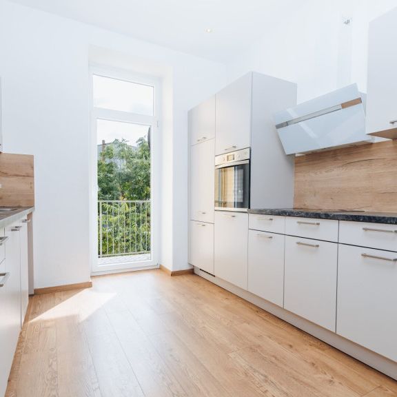 WOW I AB SOFORT I BAHNHOFSNÄHE I BALKON I WG-GEEIGNET I 1. STOCK MIT LIFT I HAUSTIERE WILLKOMMEN I LICHTDURCHFLUTET I DUSCHE & ECKBADEWANNE I PROJEKT WOHNEN I - Foto 1