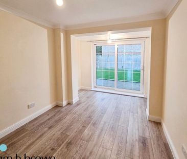 Poplar Close - Photo 3