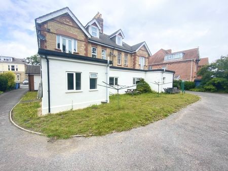 2 Bedroom Flat - Photo 2