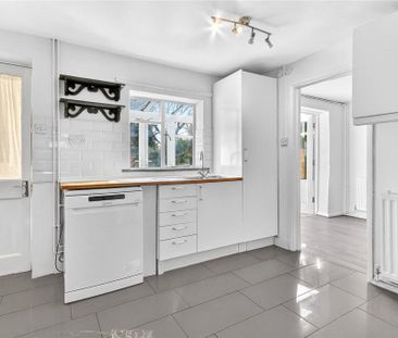 3 bedroom semi-detached house to rent - Photo 5