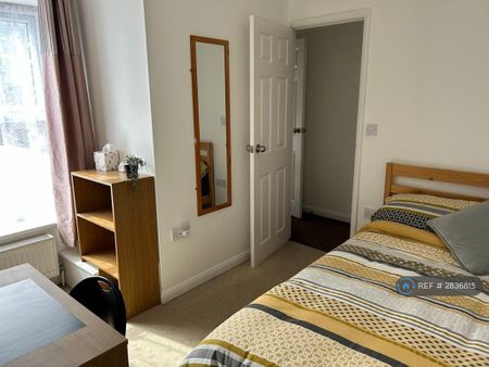 1 bedroom in a house share to rent - Photo 3