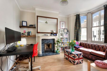 2 bedroom flat to rent - Photo 2
