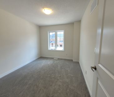 For Lease - 215 Broadacre Drive, Kitchener, Ontario - Photo 4