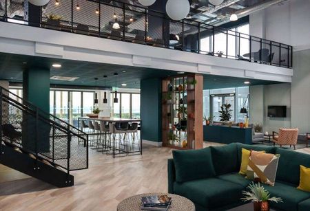 A one bedroom apartment to rent, available immediately and furnished within the iconic Thames Quarter building in the heart of Reading's town centre, with super residents amenities. - Photo 2