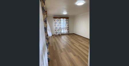 Walk to Hurstville Public School - Affordable rent for 3-bedroom villa in block of 4 - Photo 2