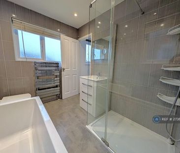 3 bedroom semi-detached house to rent - Photo 2