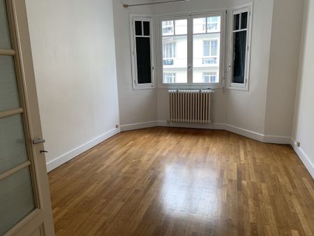 Location Appartement 3 pièces 80m² ANNECY 74000 - Photo 4