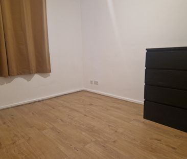 3 Bed Flat, Roberta Street, E2 - Photo 1