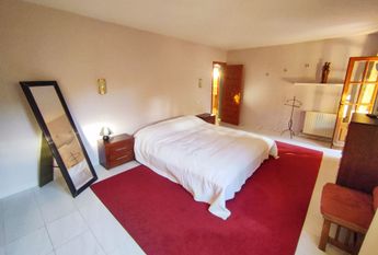 Spacious villa for rent for a long term with sea views and close to Lady Elizabeth school.