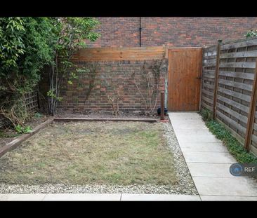 1 bedroom in a flat share to rent - Photo 5