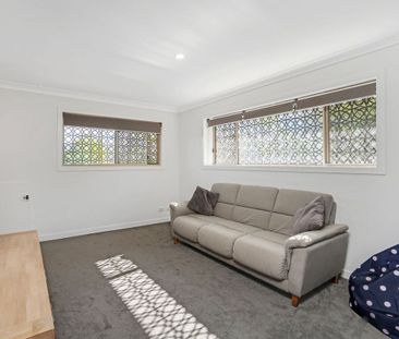 4 Bedroom Home with Amazing Views + Pool - Photo 6