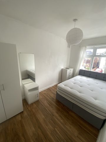 5 Bed Semi-Detached House, Saxon Road, SE25 - Photo 4