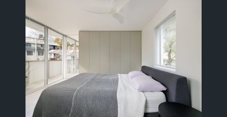 One-of-a-kind renovated home / flexible 3-level layout - Photo 3