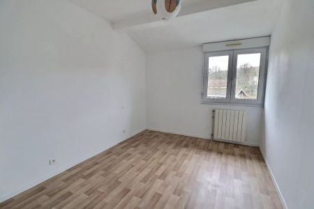 T3 avec terrasse, proche centre-ville de Figeac - Photo 3