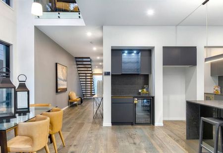 Luxury Living in Prime Location! - Photo 4