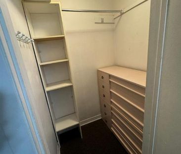 GHETTO MCGILL- 3 ½ RÉNOVÉ & MEUBLÉ – 1 CHAMBRE FERMÉE - Photo 2