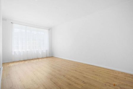 GORGEOUSLY RENOVATED | QUIET STREET - Photo 2