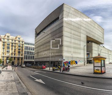 Excellent 2 Bedroom apartment for rent in Malasaña, Madrid - Photo 2