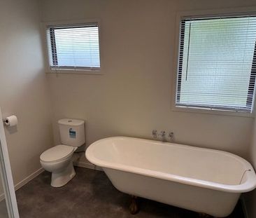 One Level Family Home in Unsworth Heights - Photo 6