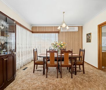 CLASSIC APPEAL IN A PRIME OAKLEIGH POCKET - Photo 4