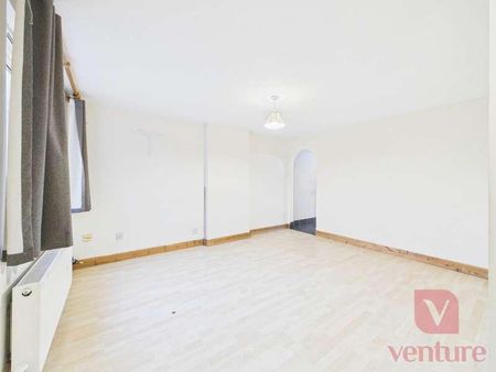 Petersham Close, Newport Pagnell, MK16 - Photo 2