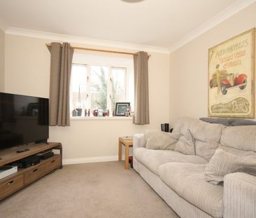 Goldsworth Park, Woking - Photo 1