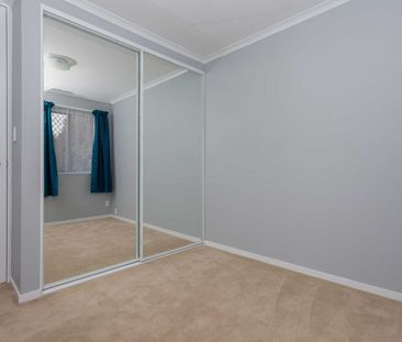 REFURBISHED TOWNHOUSE! - Photo 2