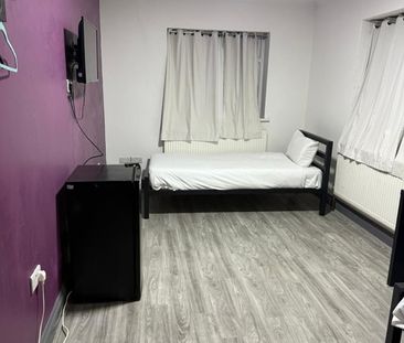 Room in a Shared House, Tanner St, IG11 - Photo 1