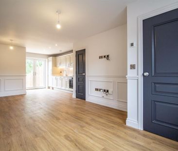 3 bedroom end of terrace house to rent - Photo 1