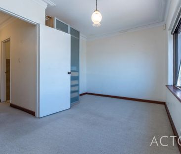 TWO BEDROOM TOWNHOUSE IN FANTASTIC LOCATION! - Photo 6