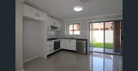 Modern 4-Bedroom Townhome in Prime Plumpton 🎉 - Photo 3