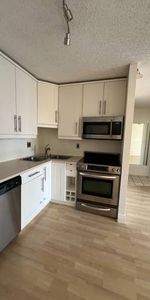 $2,500 / 1br - 600ft2 - Lower Lonsdale Concrete Building 9th Floor - Photo 4